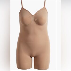 Skims seamless sculpt mid thigh bodysuit sz large $74 sienna